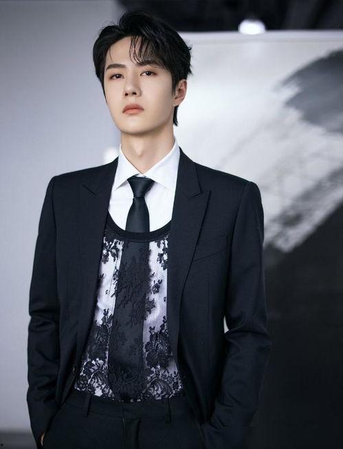 吃瓜娱乐爆料王一博,瓜田里的青春偶像，娱乐风暴中的璀璨星光